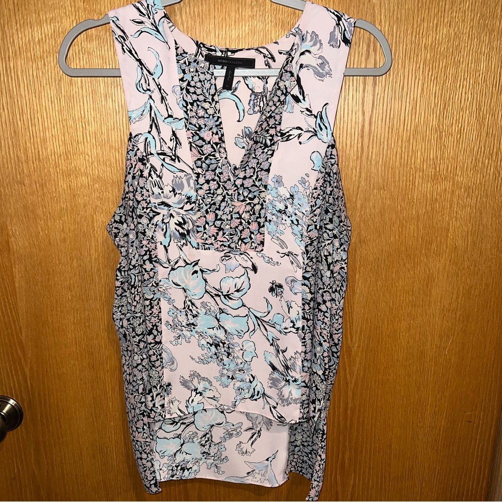 BCBGMAXAZRIA Floral Sleeveless Blouse Womens Size M Pink Blue V-Neck HighLow Hem